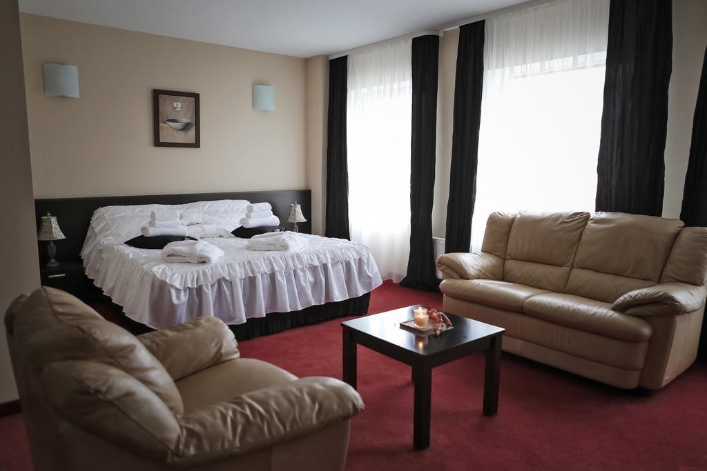 Hotel Palma Mažeikiai Buitenkant foto