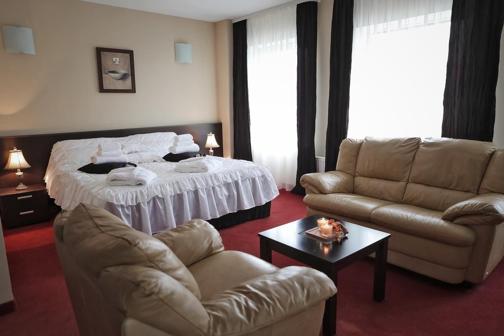 Hotel Palma Mažeikiai Buitenkant foto