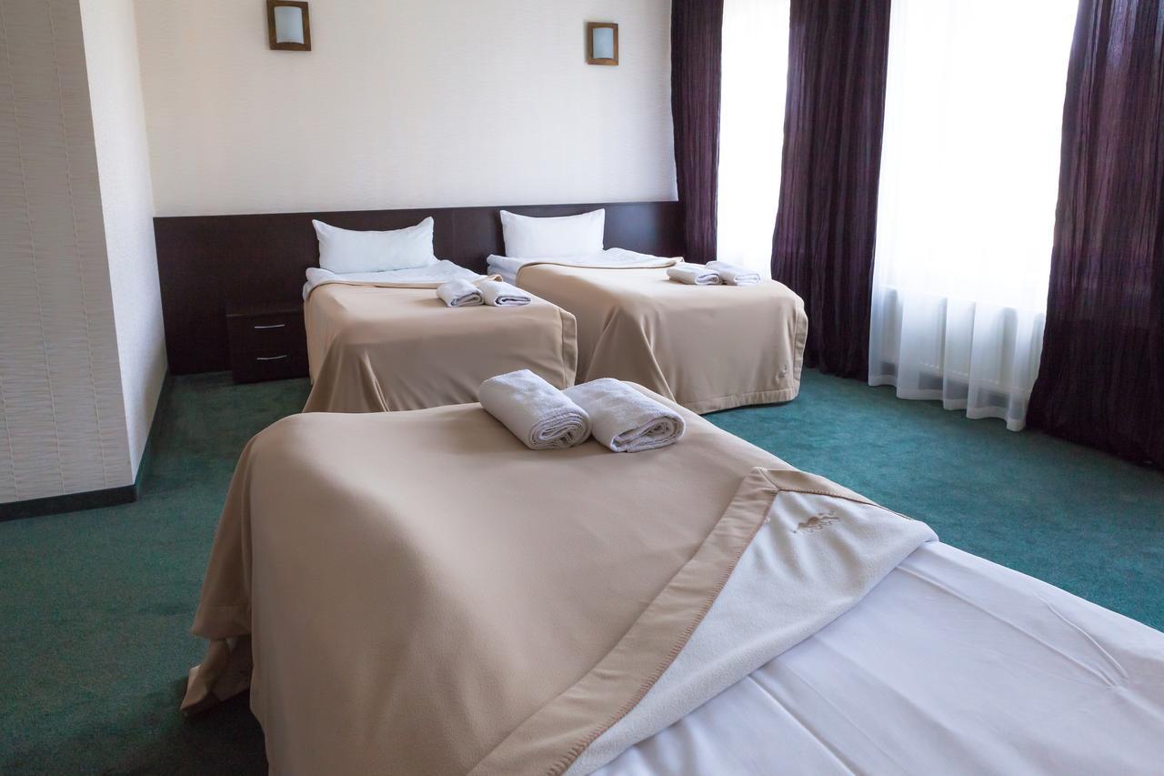 Hotel Palma Mažeikiai Buitenkant foto