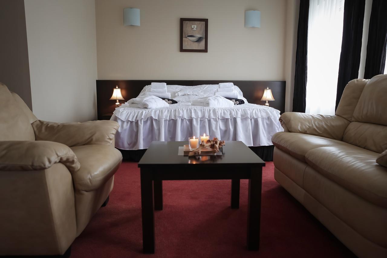 Hotel Palma Mažeikiai Buitenkant foto